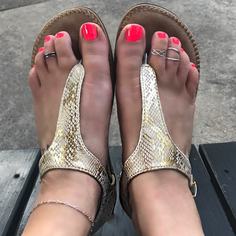 Volatile Reece Sandals - Picture 1 of 3